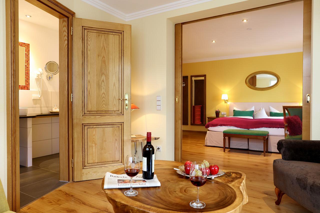 באדנוויילר Hotel Behringer'S Traube מראה חיצוני תמונה